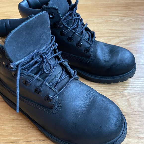 Timberland Youths Black Nubuck Leather Ankle Boot.  Size 2 - Picture 8 of 9